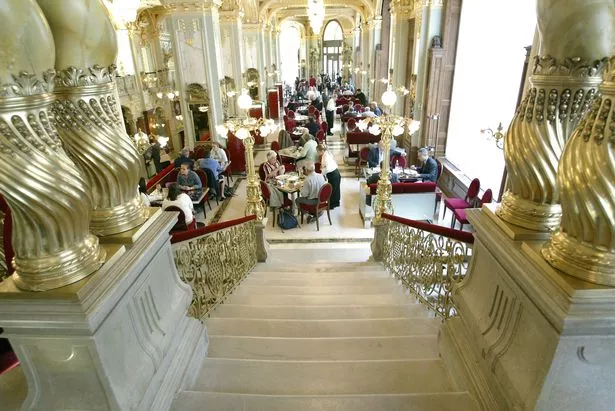 The main hall of New York Cafe in the renewed building of the New York Palace in 2006