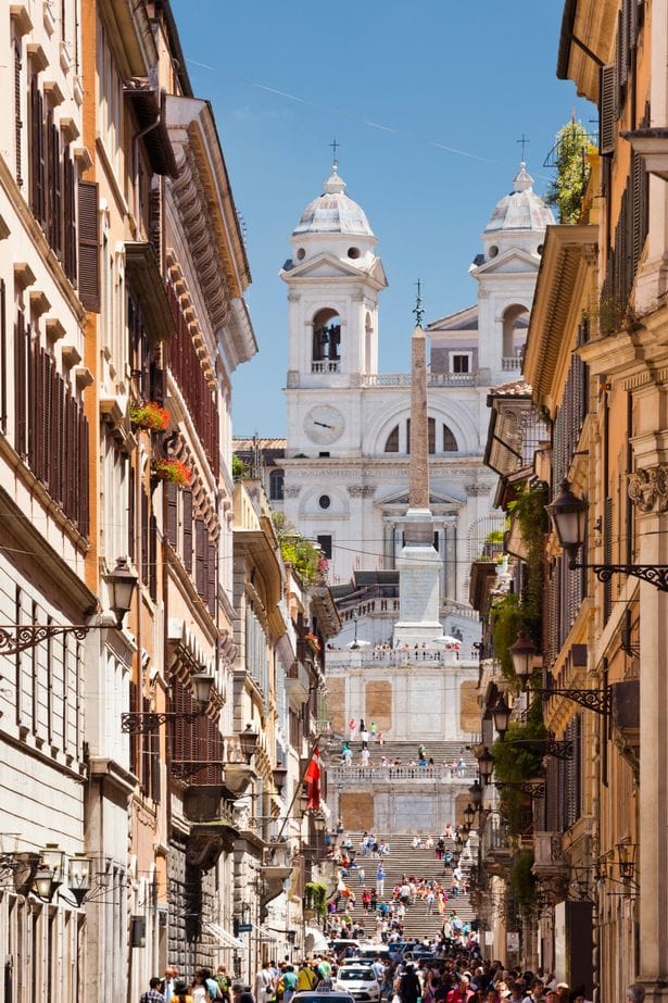 Via Condotti, Rome´s exclusive shopping street, leads to the famous Spanish steps - Rome, Lazio, Italy