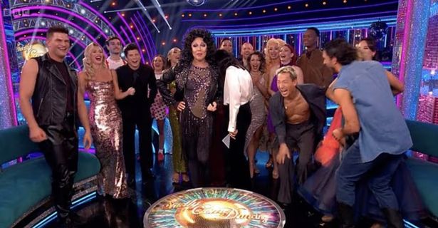 La Voix had a go at presenting