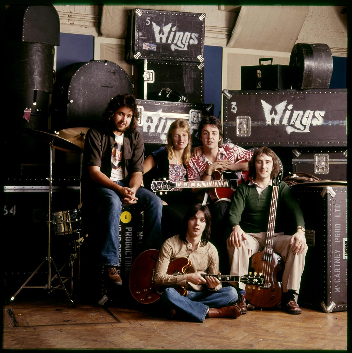 Wings - Joe English, Jimmy McCulloch, Linda McCartney, Paul McCartney and Denny Laine. 1976.