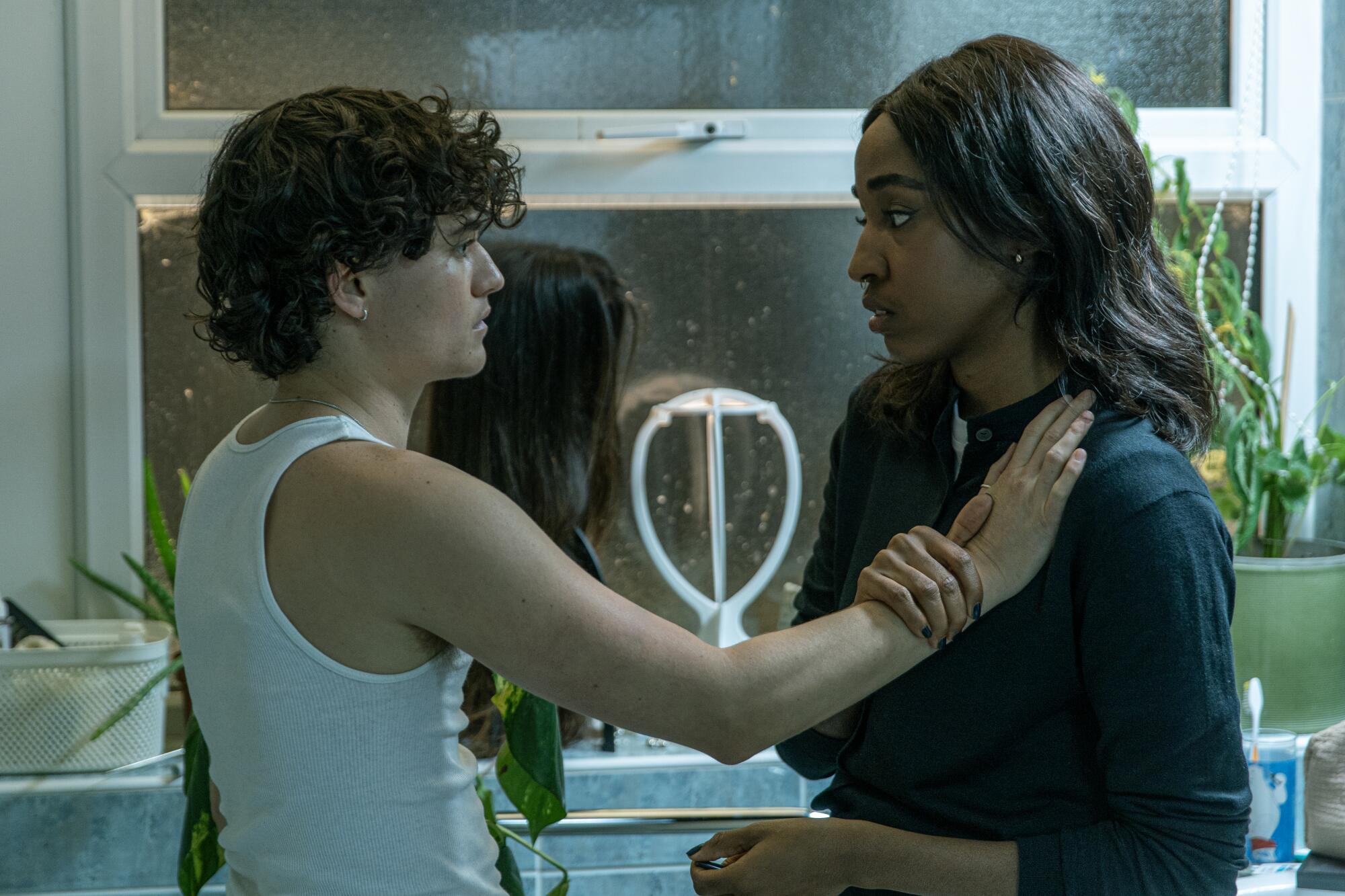 (L to R) Lio Mehiel as Alex and Ayo Edebiri as Maggie in AFTER THE HUNT, from Amazon MGM Studios.