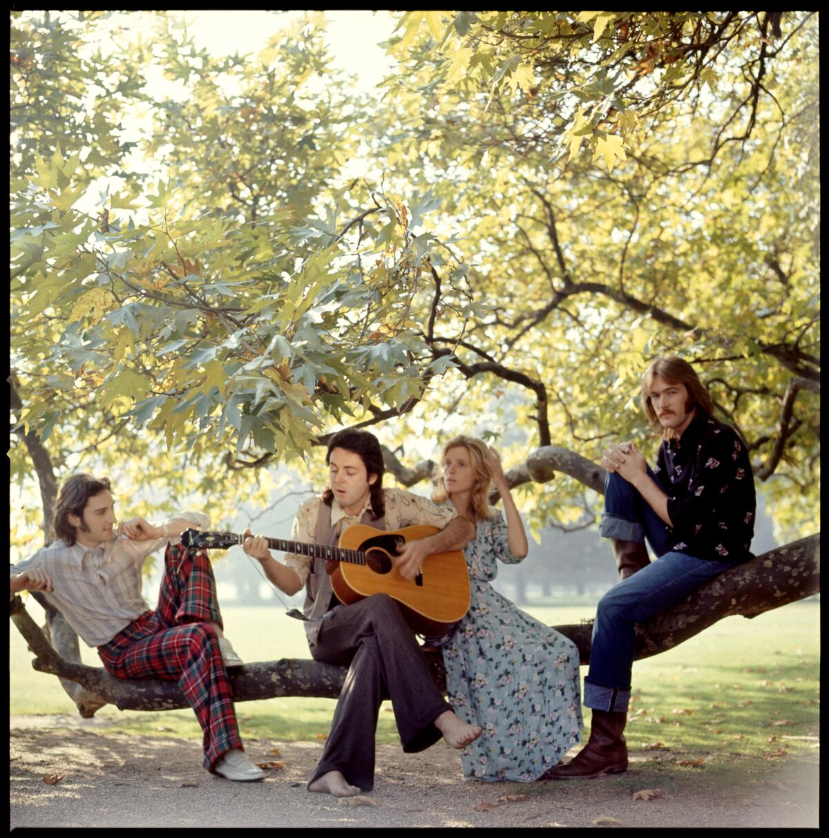 Denny Laine, Paul McCartney, Linda McCartney and Denny Seiwell. Osterley Park, London, 1971.