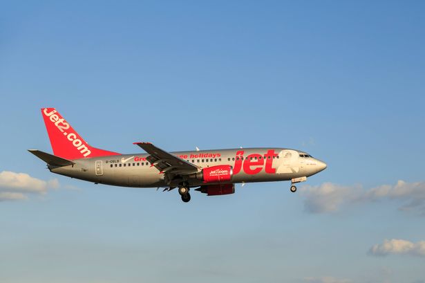 Jet2 Boeing 737 coming in to land 